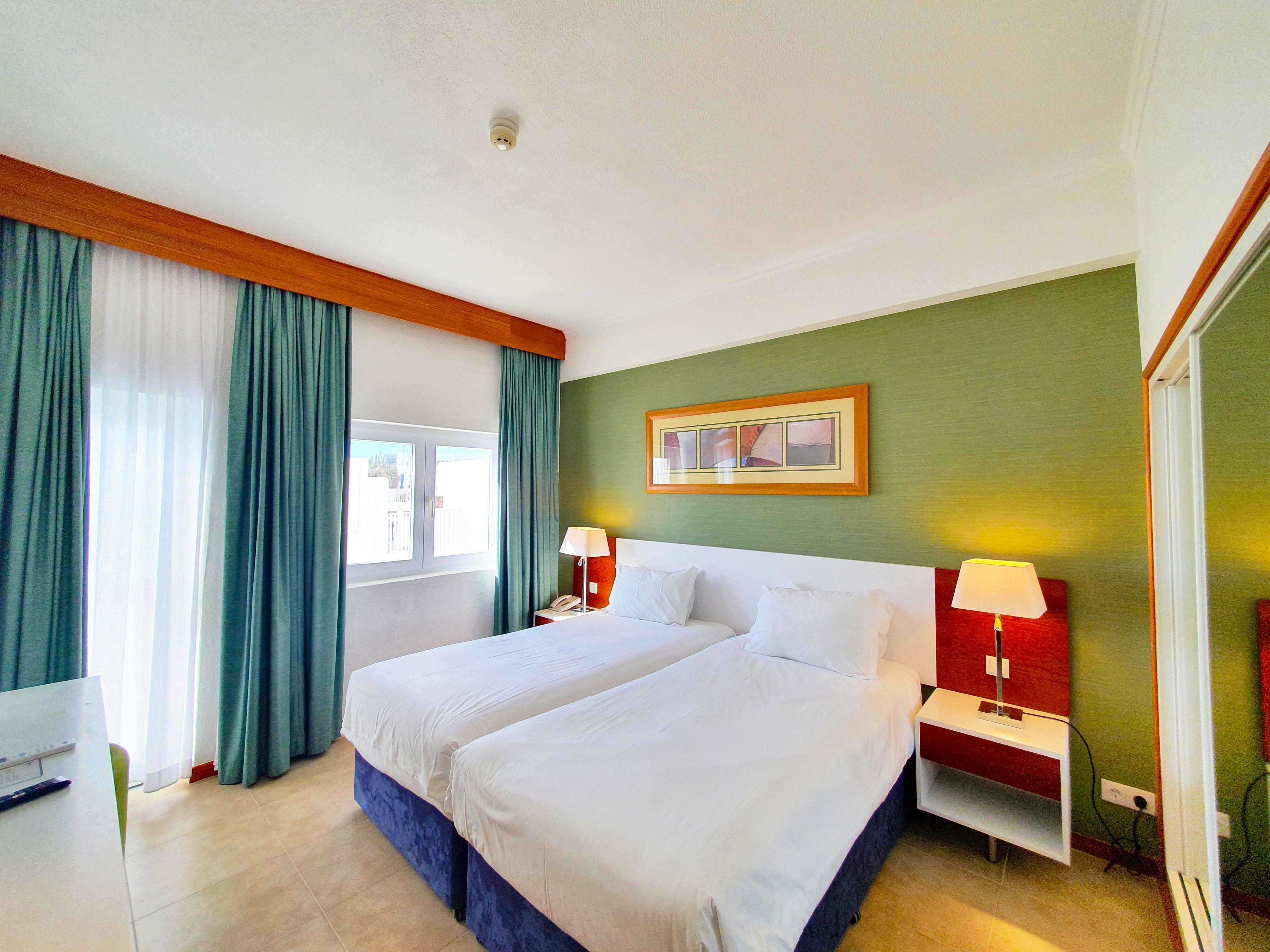 Holiday Inn Algarve - Armacao De Pera, An Ihg Hotel Luaran gambar